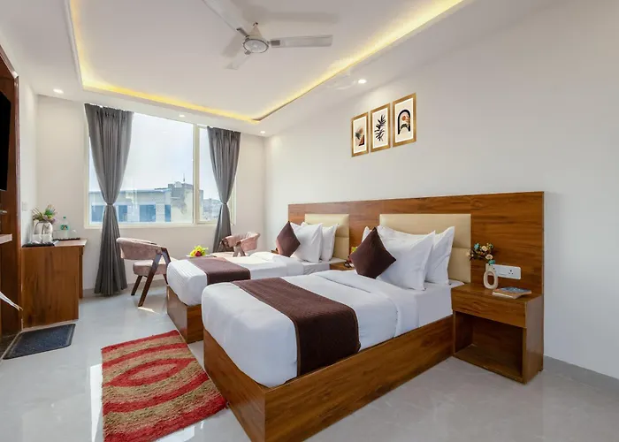 Hotel Sr Palace, 5 Mins From Igi & Domestic Airport Delhi New Delhi